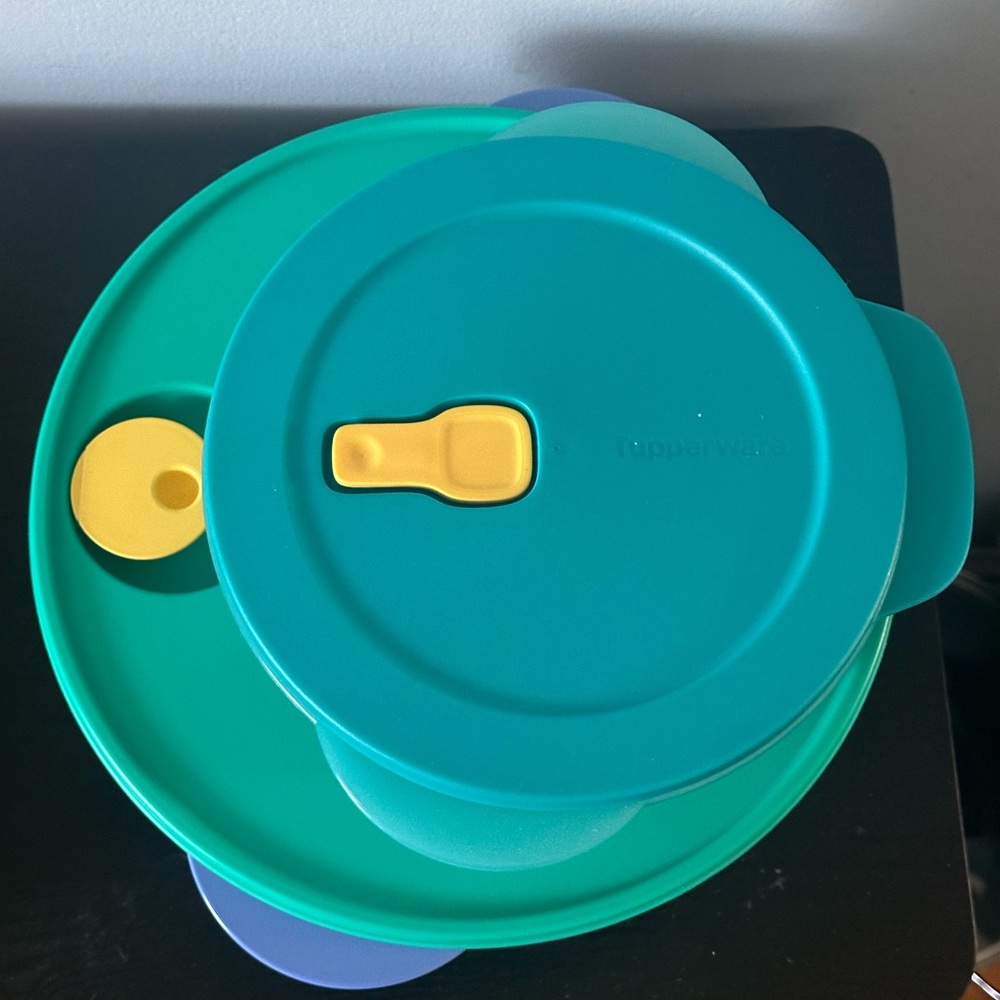 Tupperware Crystal Wave Divided Containers - Picture 9 of 9